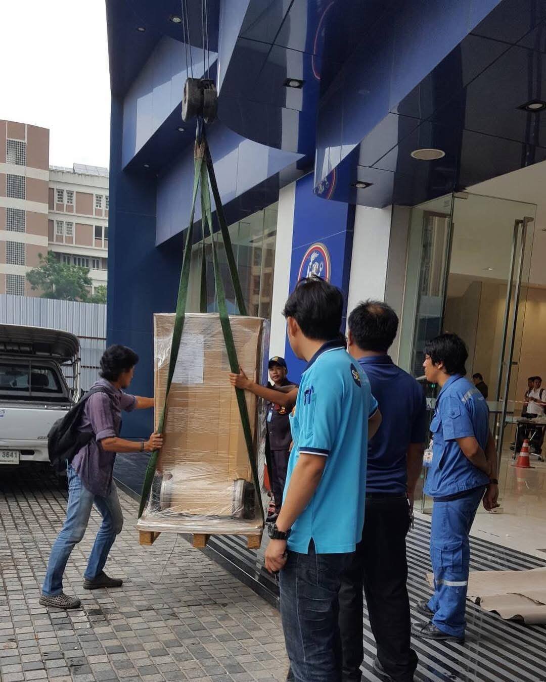 งานขนย้ายและติดตั้งเครื่องปรับสภาพอากาศที่อาคารสำนักงานบริษัทประกันภัยชั้นนำ